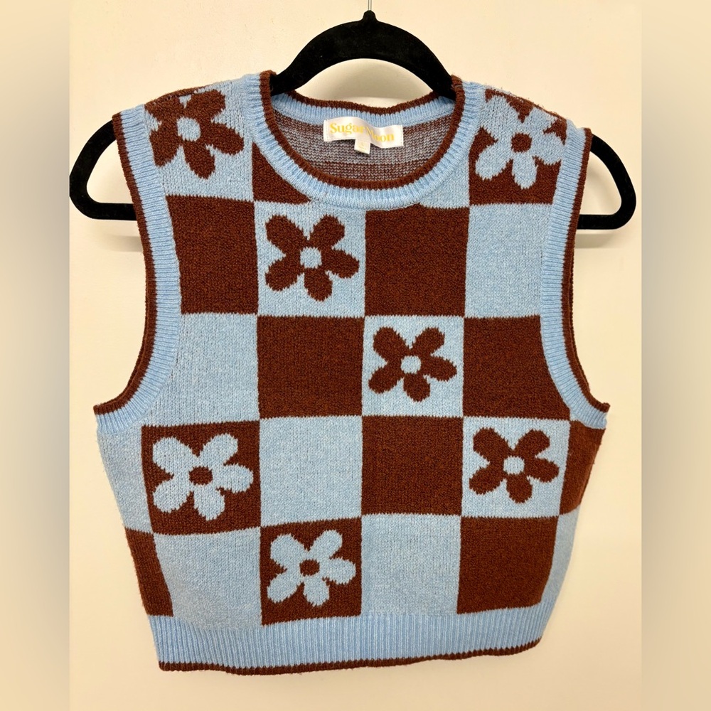 Stylish Cropped Blue and Brown Floral Checkered Sweater Vest